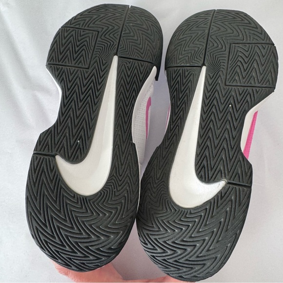 NIKE GP CHALLENGE PRO Size 8 Women’s Tennis Shoes - Picture 6 of 8